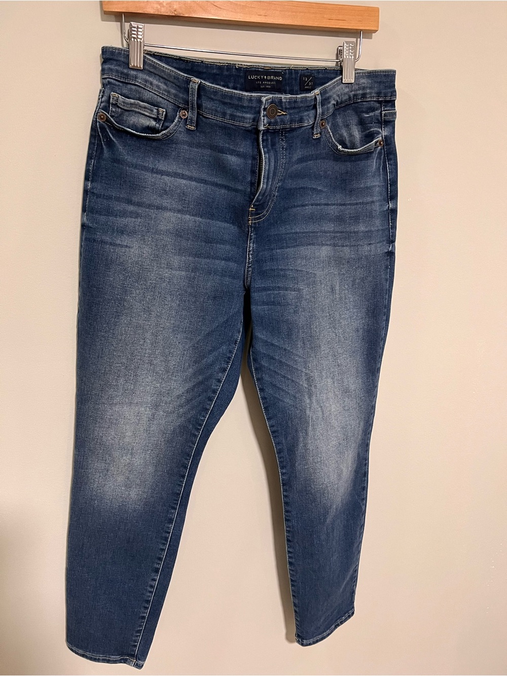 Lucky Brand Women’s Ankle Jeans in Medium Blue Wash size 12/31